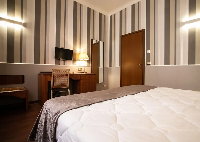 Astoria Otel 3*