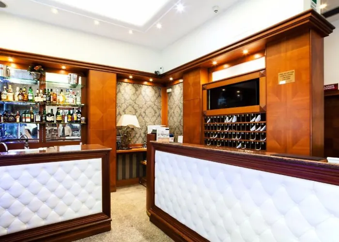 阿索托丽亚酒店 3*